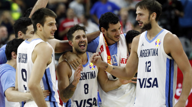 Argentīnas izlases basketbolistu prieks. Foto: Foto: Kim Kyung-Hoon/Reuters/Scanpix
