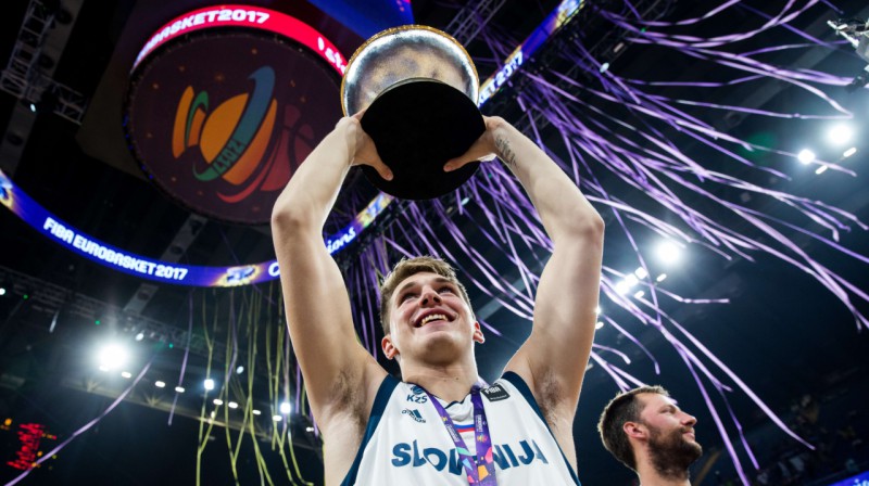 Luka Dončičs un Slovēnija varēs cīnīties par vietu Tokijas spēlēs. Foto: SIPA / Scanpix