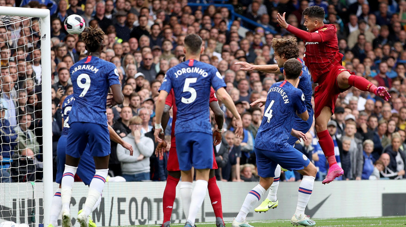 Robertu Firminu gūst vārtus pret "Chelsea". Foto: EMPICS Sport/Scanpix