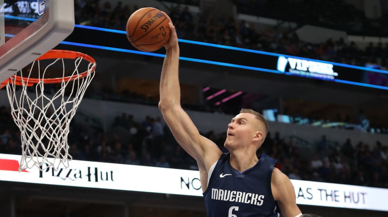 Kristaps Porziņģis lidojuma fāzē. Foto: AFP/Scanpix