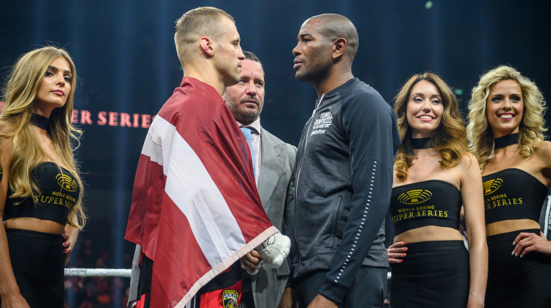 Mairis Briedis un Junjels Dortikoss pēc pusfināla cīņām 2019. gada vasarā Rīgā. Foto: Romāns Kokšarovs/f64