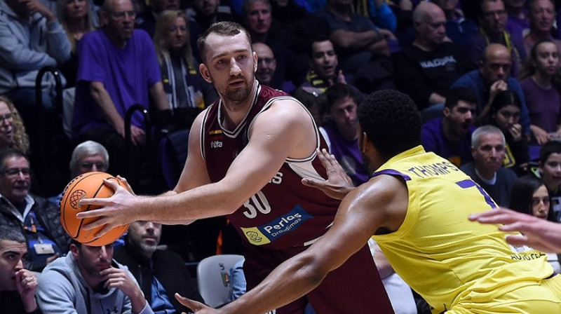 Rihards Kuksiks un "Lietkabelis" ielēca ČL "play-off" vilciena pēdējā vagonā. Foto: FIBA