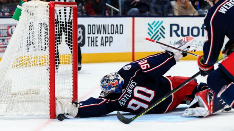 Elvis Merzļikins darbībā. Foto: USA Today Sports/Scanpix