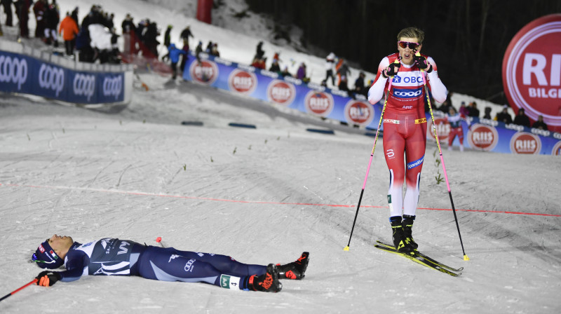 Juhaness Hesflots Klēbo pēc uzvaras Orē. Foto: EPA/Scanpix.