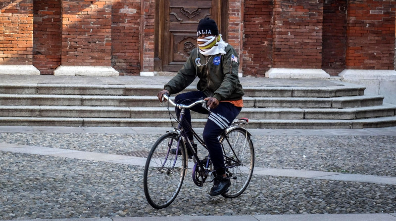 Velobraucējs Itālijā. Foto: EPA/Scanpix