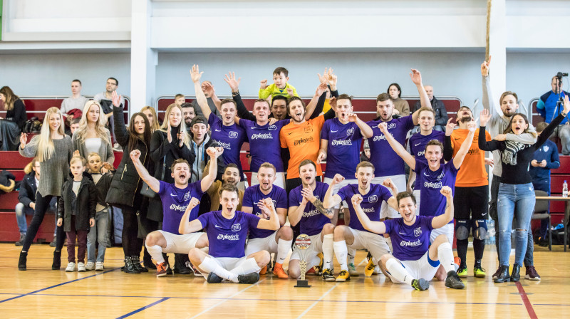 Korporatīvā čempionāta uzvarētāji ELT / Foto: Rīgas Futbola federācija