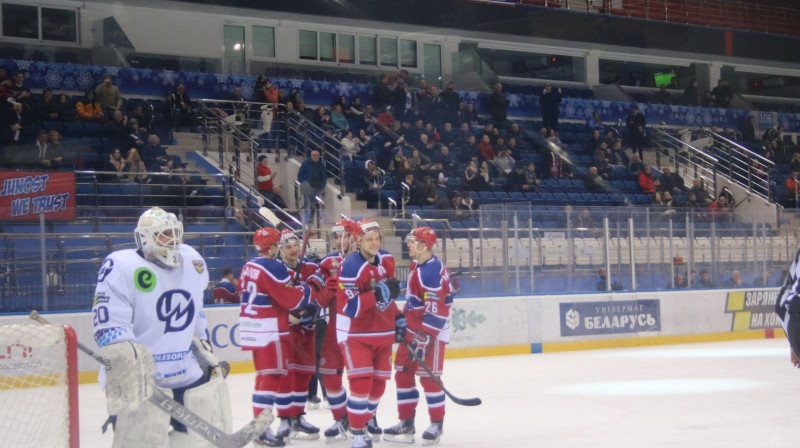 Minskas "Yunost" atzīmē vārtus. Foto: hockey.by