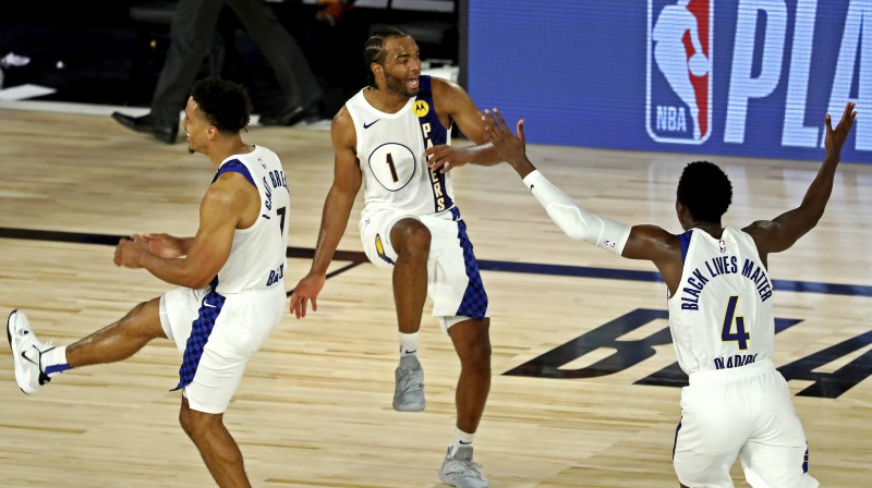 Indianas "Pacers" spēlētāji Malkoms Brogdons, Tīdžejs Vorens un Viktors Oladipo. Foto: AP/Scanpix