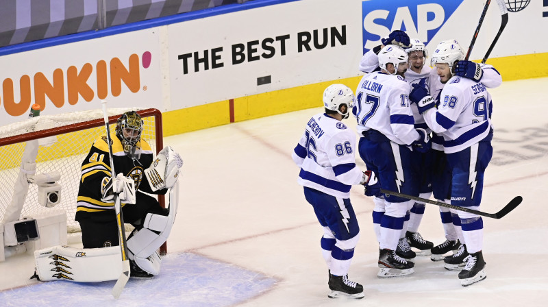 Tampabejas "Lightning" hokejisti svin vārtu guvumu. Foto: Frank Gunn/The Canadian Press/PA Images/Scanpix