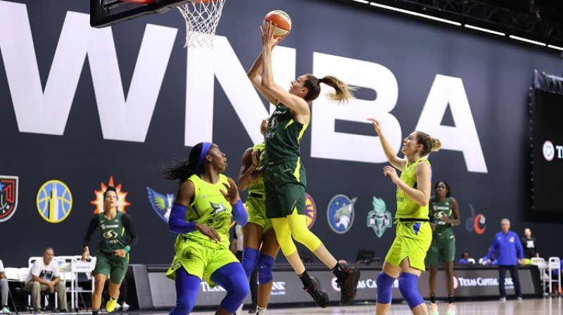 Breana Stjuarte un Sietlas "Storm": garantēta vieta WNBA pusfinālā. Foto: WNBA