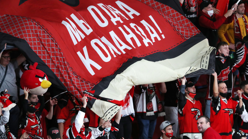 Omskas "Avangard" līdzjutēji. Foto: TASS/Scanpix