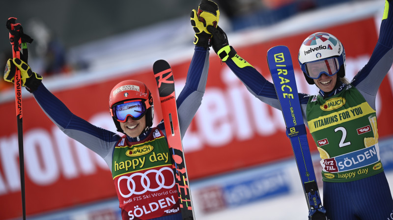 No kreisās: Federika Brinjone un Marta Basīno. Foto: EPA/Scanpix