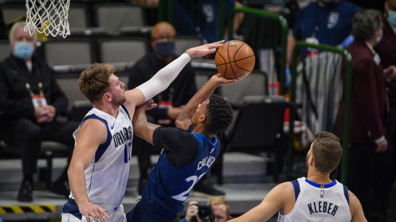 Luka Dončičs aizsardzībā. Foto: USA TODAY Sports/Scanpix