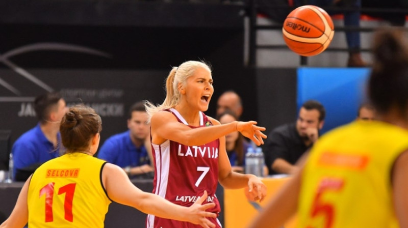 Latvijas izlase pirmajā spēlē pret Ziemeļmaķedoniju. Foto: FIBA