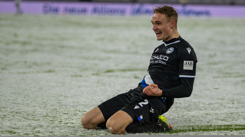 Bīlefeldes "Arminia" futbolists Amoss Pīpers svin vārtu guvumu. Foto: EIBNER/Sascha Walther/POOL/Scanpix