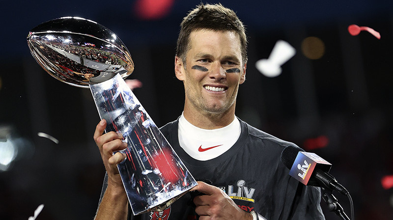 Toms Breidijs ar "Superbowl" trofeju. Foto: AP/Scanpix