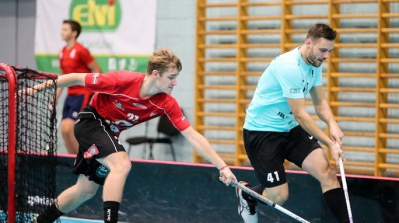 Raitis Ozols (#41) šosezon pie vismaz viena punkta ticis pilnīgi visās virslīgas spēlēs
Foto: Floorball.lv