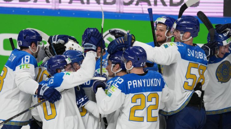 Kazahstānas hokeja izlase. Foto: Romāns Kokšarovs/f64