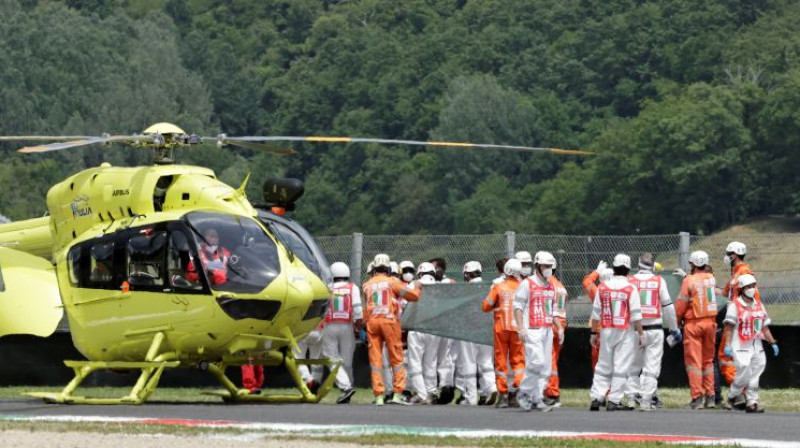 Džeisons Dipaskjē ar helikoptera palīdzību tika nogādāts Florences slimnīcā. Foto: Reuters/Scanpix