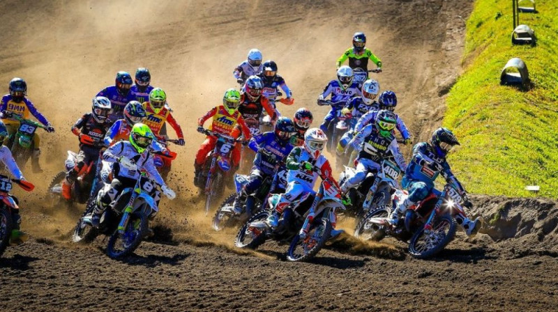 EMX125 sacensību starts Pjetramuratā. Foto: mxgp.com