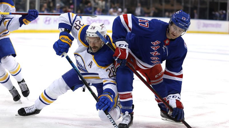 Zemgus GIrgensons (pa labi). Foto: AFP/Scanpix