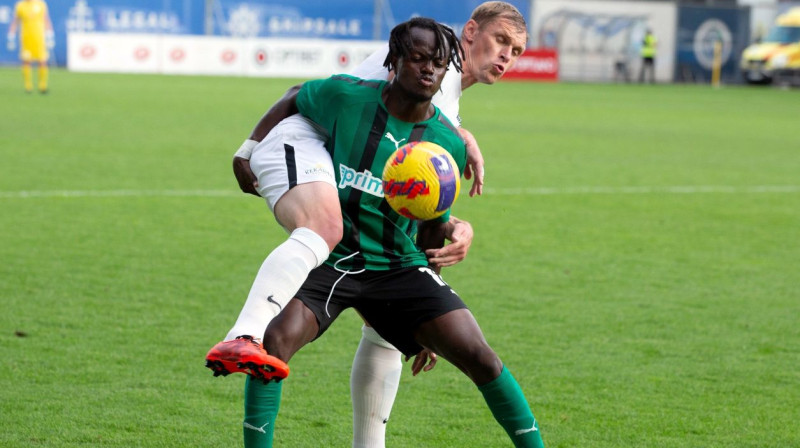 Ķekavas "Auda" futbolists Abioduns Ogunniji (priekšplānā). Foto: FK Auda