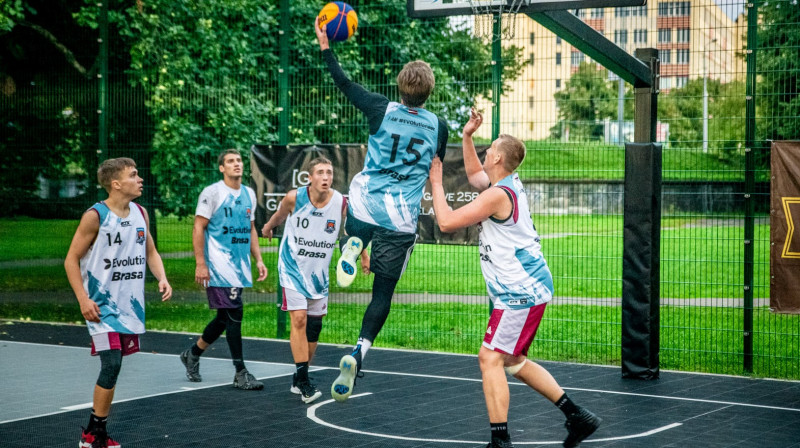 Pirms gada Brasas laukumā notika pirmais oficiālais 3x3 basketbola turnīrs "Evolution Brasa 3x3 Basketball".. Publicitātes foto