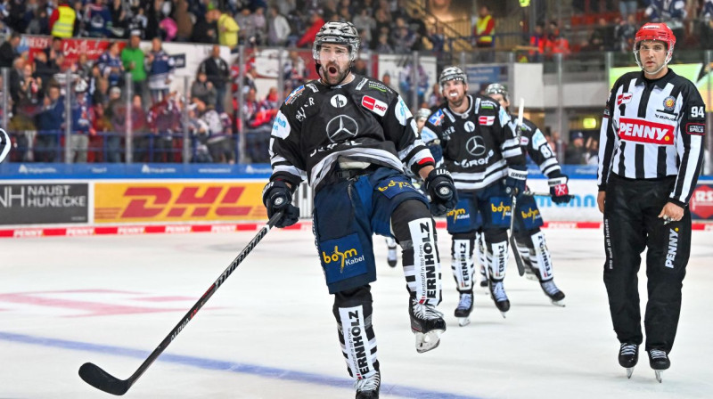 Kaspars Daugaviņš (priekšplānā) svin vārtu guvumu. Foto: Eibner/Imago Images/Scanpix