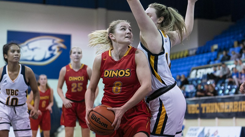 Liene Stalidzāne "University of Calgary" rindās. Foto: Calgary Dinos