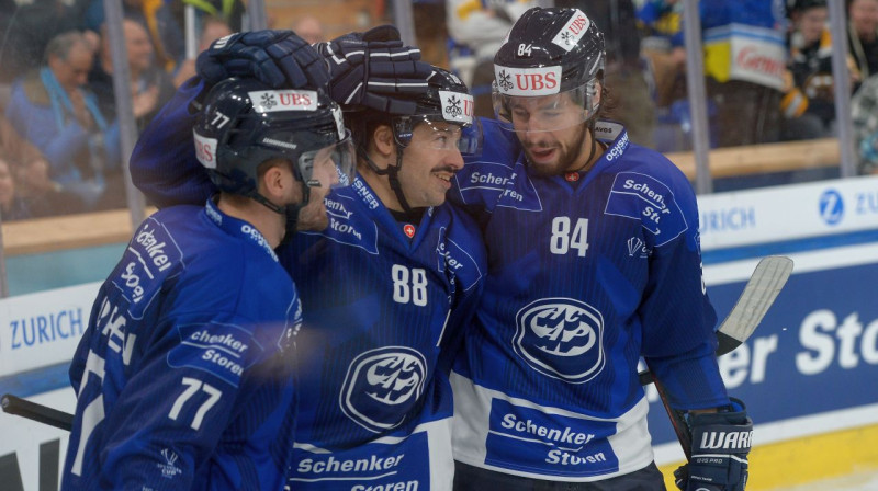 "Ambri-Piotta" hokejisti svin vārtu guvumu. Foto: Andrea Branca/AP/Scanpix