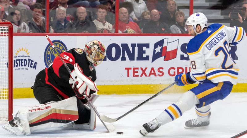 Zemgus Girgensons mirkli pirms vārtu guvuma Otavā. Foto: Marc DesRosiers/USA Today Sports/Scanpix