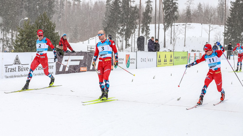 Finišs vīriešu finālā. No kreisās: H.Arnesens, S.Skars, H.Amundsens. Foto: Infoski.lv/A.Veckalniņš.