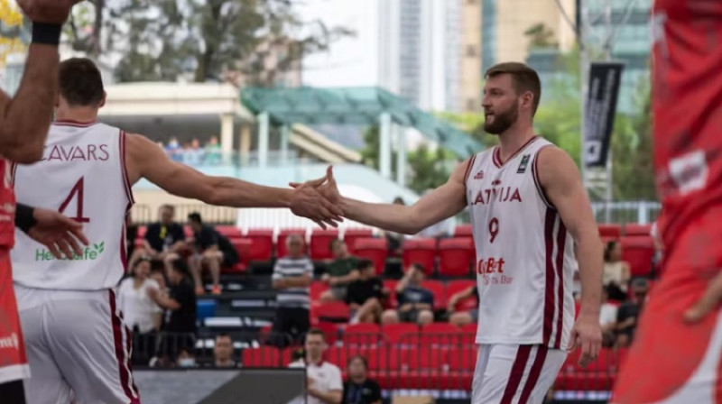 Zigmārs Raimo un Agnis Čavars. Foto: FIBA