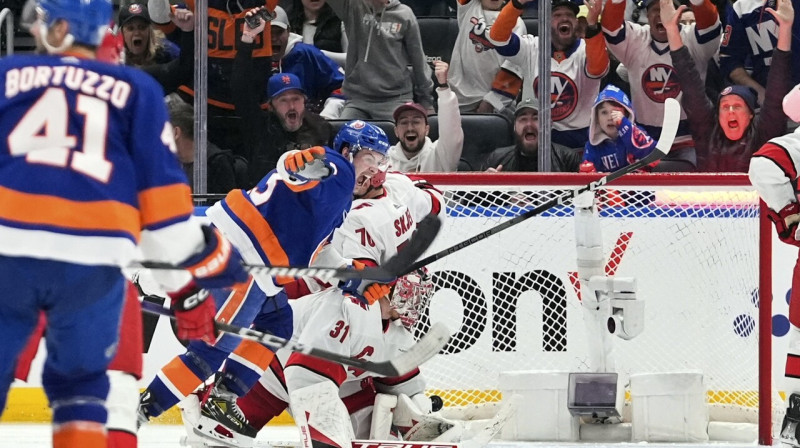 Mirklis pēc Ņujorkas "Islanders" uzvaras vārtu guvuma. Foto: Frank Franklin II/AP/Scanpix
