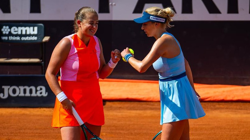 Aļona Ostapenko un Ludmila Kičenoka. Foto: Jimmie48 / WTA