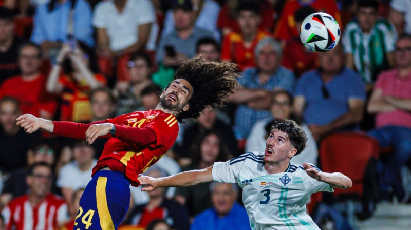 Mirklis no Spānijas un Ziemeļīrijas izlašu spēles. Foto: Selección Española Masculina de Fútbol