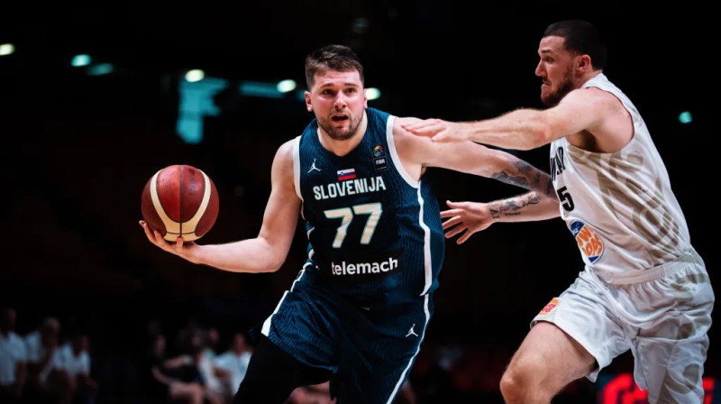 Luka Dončičs spēlē pret Jaunzēlandes valstsvienību. Foto: FIBA