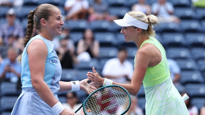 Aļona Ostapenko un Ludmila Kičenoka. Foto: Dustin Satloff/USTA, usopen.org