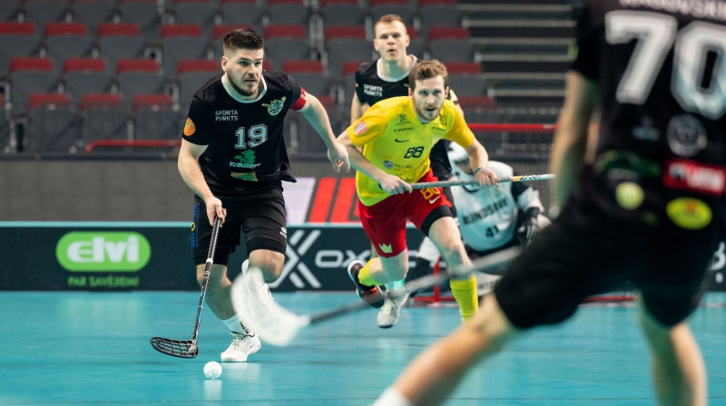 Toms Akmeņlauks un Rolands Kovaļevskis pagājušajā nedēļā bija komandas biedri Latvijas izlasē, šodien atkal katrs būs savā komandā, foto: Floorball.lv