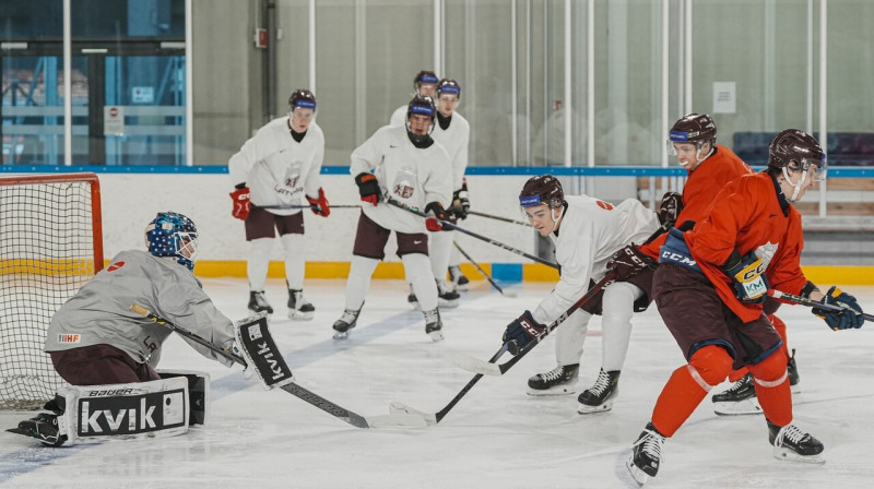 Mirklis no Latvijas U20 valstsvienības treniņa Rīgā. Foto: Guntis Lazdāns/LHF