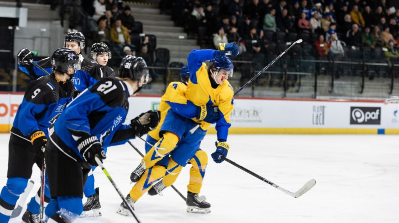 Ukrainas U20 valstsvienības hokejisti pēc vārtu guvuma. Foto: Brit Maria Tael/Eesti Hoki