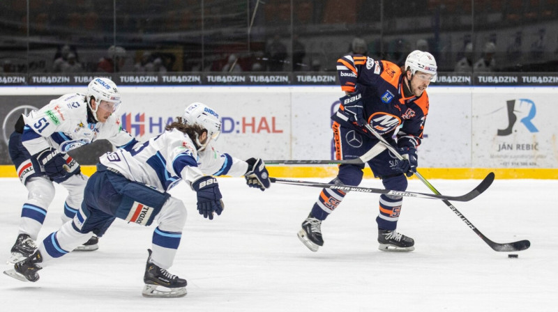 Renārs Krastenbergs uzbrukumā. Foto: Tomáš Feigl/HK Dukla Michalovce