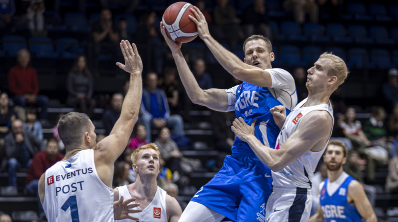 Kārlis Žunda cīņā ar "TalTech" basketbolistiem. Foto: Jānis Martels