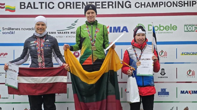 Elza Ķuze (pirmā no kreisās). Foto: LOF.