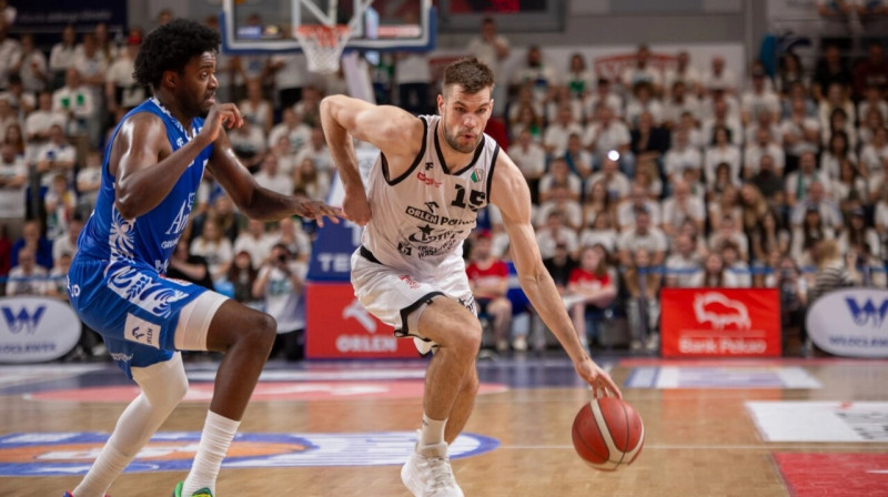 Ojārs Siliņš cīņā pret Vloclavekas "Anwil". Foto: Kasia Koźlik/Legia Warszawa