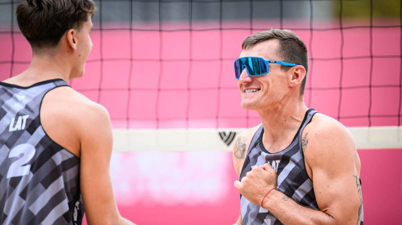 Kristians Fokerots un Mārtiņš Pļaviņš. Foto: volleyballworld.com