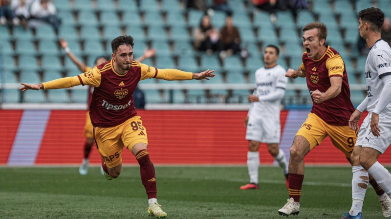 Prāgas "Dukla" futbolisti pēc vārtu guvuma. Foto: FK Dukla Praha