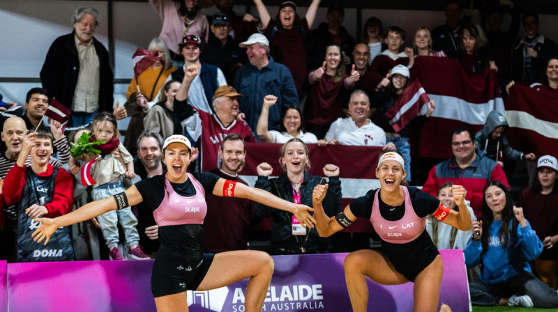 Anastasija Samoilova un Tīna Graudiņa. Foto: volleyballworld.com