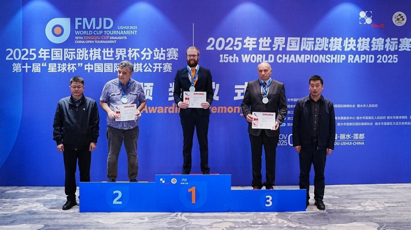 Guntis Valneris uz pjedestāla trešā pakāpiena. Publicitātes foto.