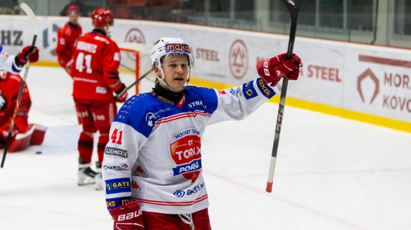 Frenks Razgals pēc vārtu guvuma. Foto: Lukáš Bajgar/HC Poruba